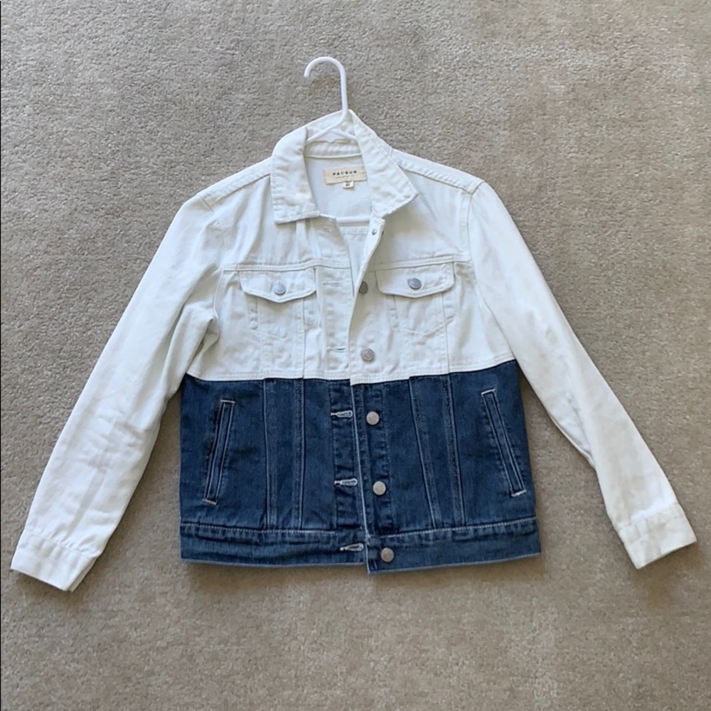 PACSUB DENIM JACKET SIZE XS. 2 toned denim & white